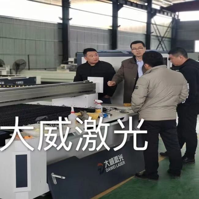 熱烈祝賀客戶蒞臨大威激光現場試機現場簽約訂購！